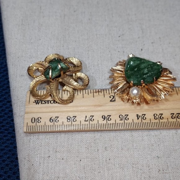 Two Aventurine Gold tone Pins LOT One is marked Kramer - Picture 4 of 5